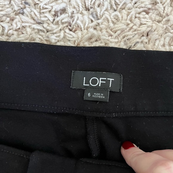 LOFT Black Women’s Size 6 Leggins with White side Stripe in Great Condition! - Picture 2 of 4